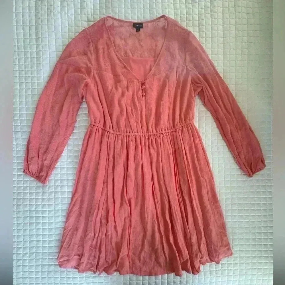 Tori’s pre-owned excellent condition pink dress